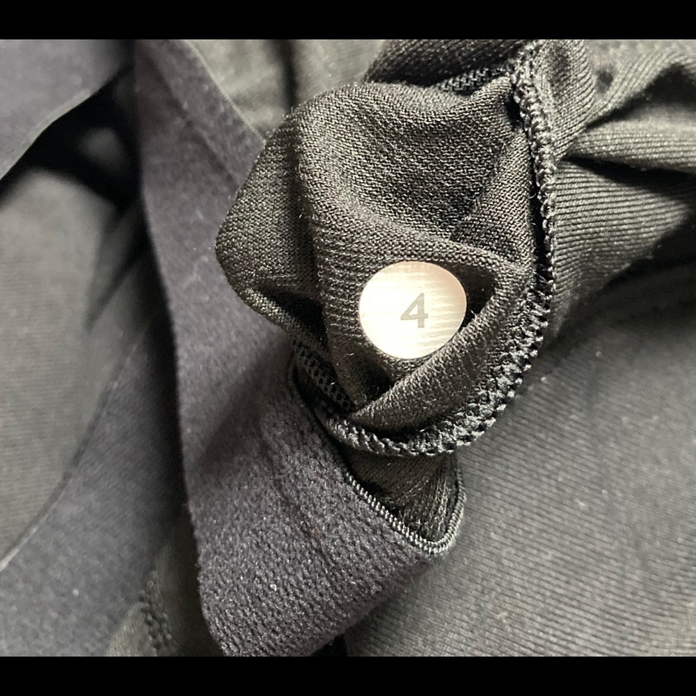 Lululemon 🍋 Scoop Neck Tank size 4 in black. - Picture 7 of 8